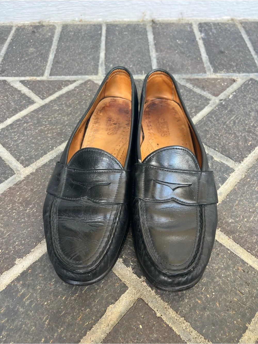 Men’s 8 G.H. Bass & Co. Black Leather Loafers